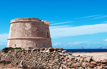 Fomentera, Isole Baleari: costa della Torre de La Gavina, costruita nel 1763 per controllare la...