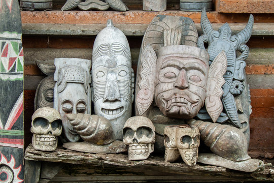 Masques traditionnels indonésiens