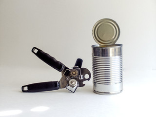 Can and can opener - obrazy, fototapety, plakaty