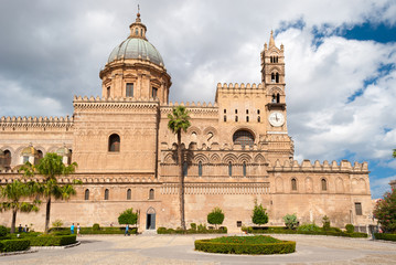 Fototapeta na wymiar The cathedral of Palermo