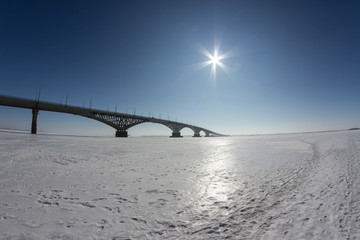 Вид на мост Саратов-Энгельс зимой