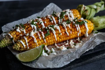Papier Peint photo Lavable Grill / Barbecue mexican grilled corn, elote, dark photo