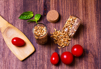 Farro con pomodorini e basilico