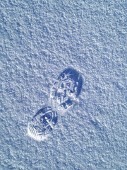 Footprint on the snow - obrazy, fototapety, plakaty