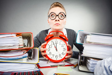 Emotional secretary with clock.