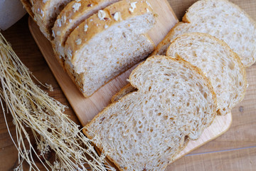 Whol grain bread.