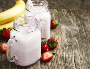Banana strawberry smoothie