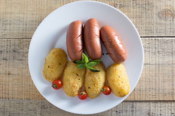 Fried sausages and breaded potatoes