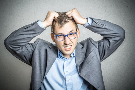 Gesch&auml;ftsmann ist zornig