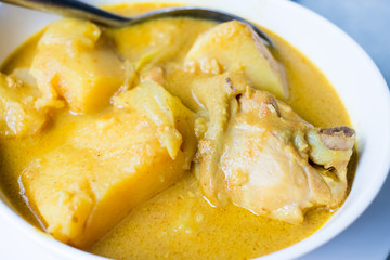 Chicken Massaman Curry ( Yellow Curry )