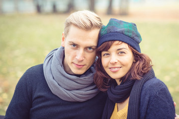 Fototapeta premium Junges Paar im Herbst