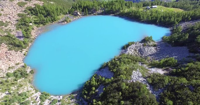 Aerial 4k - Valmalenco (IT) - Valtellina - Lagazzuolo - 1992 slm - Rifugio Alpini 