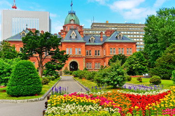 Fototapeta premium Widok byłego biura rządu Hokkaido w Sapporo, Hokkaido, Japonia.