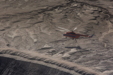 Helikopter über der Vulkanlandschaft Kamtschatkas - Sibirien - Russland © EinBlick