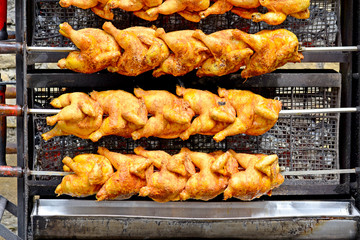 Brathähnchen am Vertikalgrill