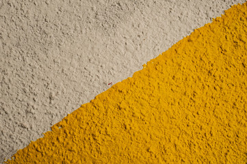 minimalist graffity on the wall