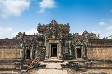 Naklejka premium Banteay Samre hindu temple, Angkor, Cambodia. Blue sky background