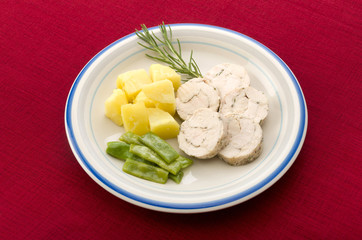 鶏ムネ肉のハーブ風味と野菜の付け合わせ