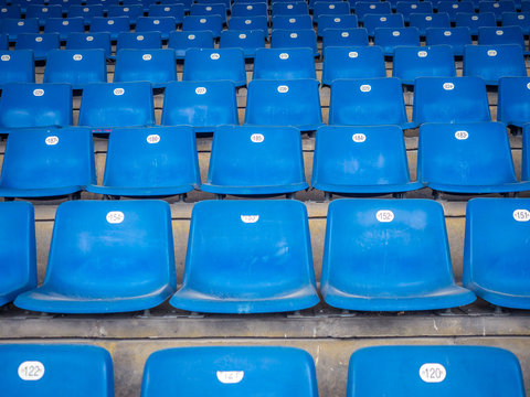 Alte leere Stadion Sitze / Old empty stadium seats