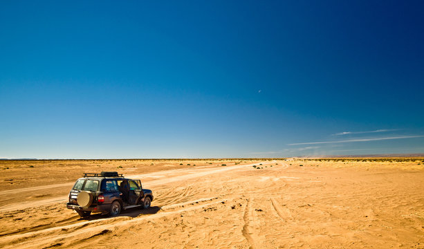 Off road Tour with 4x4 SUV in Morocco Desert and Hammada by M'hamid