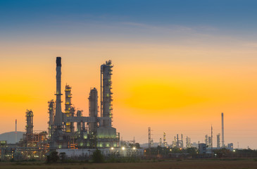 Obraz na płótnie Canvas Oil refinery at sunrise