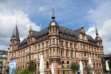 Fototapeta premium Das Neue Rathaus in Wiesbaden, Hessen