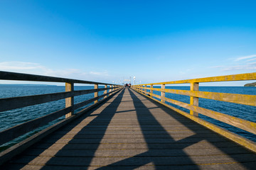 Obraz premium Seebrücke Binz auf der Halbinsel Rügen in der Abendsonne