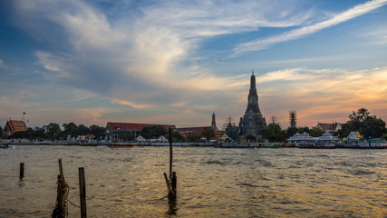 Fototapeta na wymiar Wat Arun Temple at Sunset in Bangkok, Thailand
