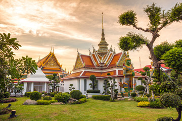 Obraz premium Wat Arun at sunset in Bangkok, Thailand