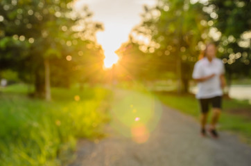 Obraz premium Blurred park, natural background and people runing walking