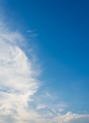 image of  blue sky and white clouds on day time .