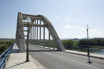 Fototapeta na wymiar Mora d'Ebre Bridge