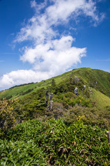 瓶ヶ森（かめがもり）男山から女山を眺める