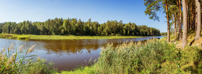 летний пейзаж на берегу уральской реки Иртыш, Россия © 7ynp100