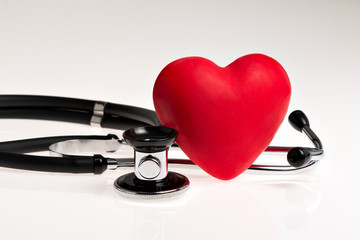 Rotes Herz mit Stethoskop