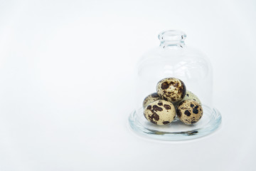 Quail eggs in a glass, decoration straw and willow. selective focus - 118757964