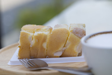 A dessert for drink coffee.