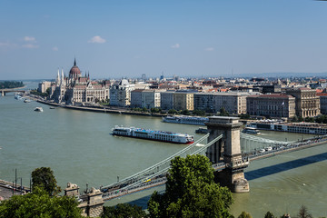 Fototapeta premium The famous Chain Bridge (1849) in Budapest, Hungary, Europe.