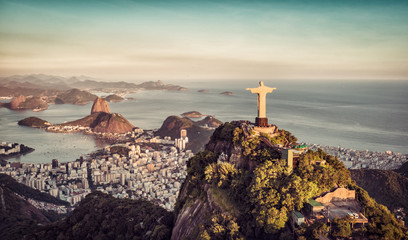 Panorama aérien de la baie de Botafogo et du mont du Pain de Sucre, Rio De