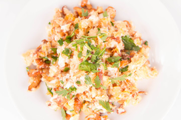 Scrambled eggs with chanterelle and parsley