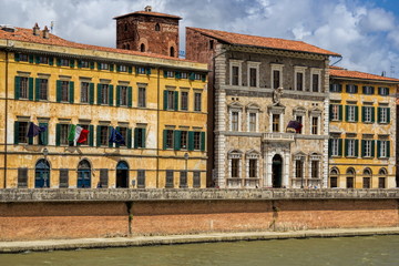 Fototapeta na wymiar Pisa, Palazzo am Arno