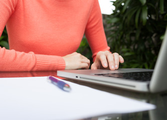 Naklejka premium Girl using laptop. 