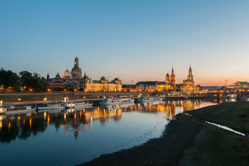 Fototapeta premium Dresden in der Abenddämmerung, Deutschland