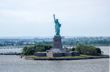 Fototapeta premium The Statue of Liberty stands tall overlooking the Hudson Bay