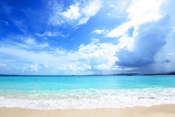 沖縄の美しい海とさわやかな空