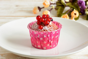 cake with currants