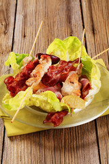 Chicken skewers and crispy bacon