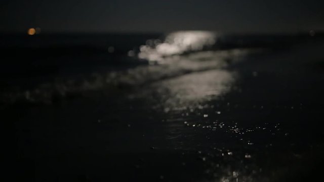 Sea vawes at moonlight