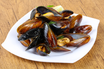 Boiled mussels