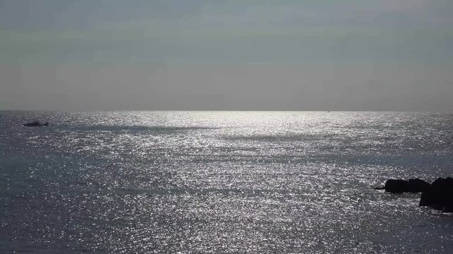 越前の海(夏)/福井　越前海岸の夏の風景。冬の海とは対照的な穏やかな海